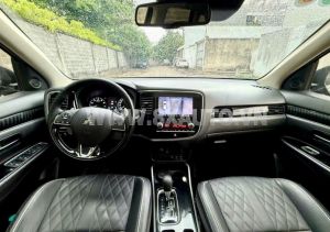 Xe Mitsubishi Outlander Premium 2.0 CVT 2022